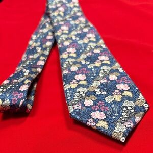 Jos. A. Bank gorgeous silk floral tie!!